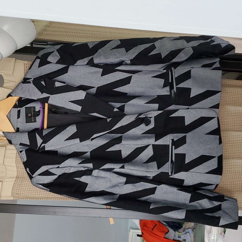 Size 10 Houndstooth Blazer